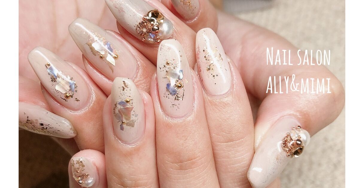 バースデーネイル 藤沢駅のそばでネイルサロンを営みお客様のイメージを指先に表現しています