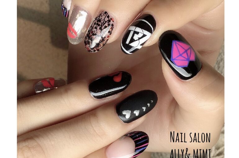 推しネイル 藤沢駅のそばでネイルサロンを営みお客様のイメージを指先に表現しています